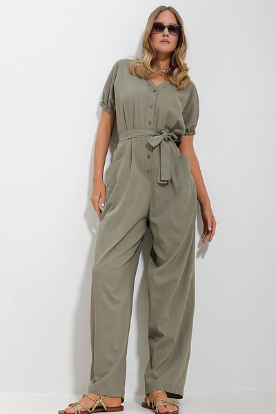 Trend Alaçatı Stili Khakifarbener Mikanos-Jumpsuit aus Leinen mit Knopfleiste vorne und zwei Taschen für Damen ALC-X11626
