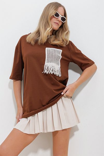 Trend Alaçatı Stili Women's Brown Crew Neck Two Thread T-Shirt with Knitted Pockets ALC-X11587
