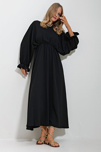 Trend Alaçatı Stili Damska czarna sukienka z okrągłym dekoltem i balonikami z tkaniny aerobinowej o długości maxi ALC-X11627