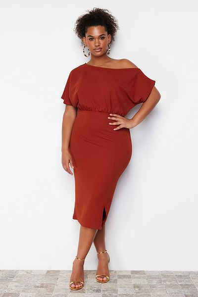 Trendyol Curve Rotes One-Shoulder-Midi-Strickkleid TBSSS24AH00083
