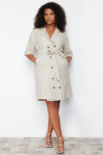 Trendyol Curve Beigefarbenes Kleid aus gewebter Jacke mit zweireihigem Verschluss und Leinenmischung TBBSS24AH00068
