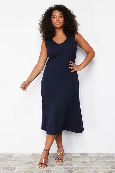 Trendyol Curve Marineblaues schnurgebundenes Midi-Strickkleid in A-Linie TBBSS24AH00130