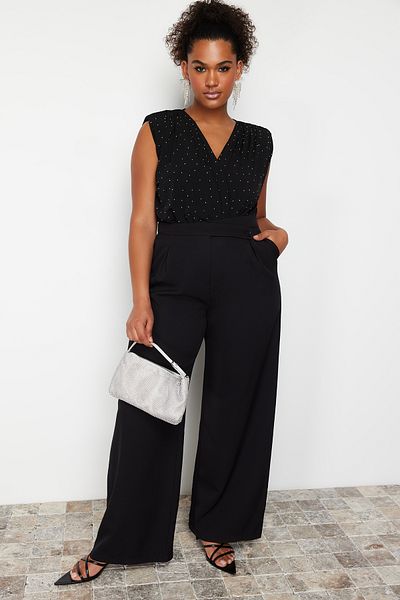 Trendyol Curve Detaillierter Strick-Body in Schwarz mit Steinmotiv TBSSS24CS00000