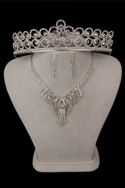 Limelia طقم أقراط وقلادة على شكل فستان سهرة من حجر الكريستال اللامع وتاج الزف...