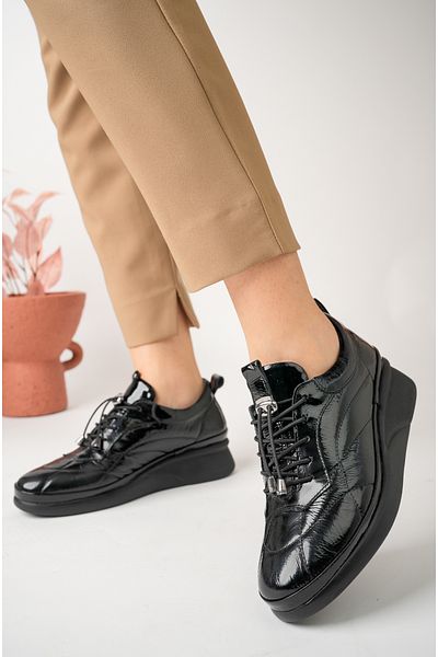 Akgün Terlik Piele naturală de damă Piele lacuită neagră Talpă anatomică Pantofi confortabili cu șireturi din cauciuc