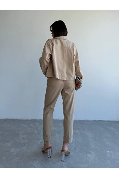 Laluvia Nerzfarbenes Hemd aus 100 % Baumwolle, Karottenhose, Gabardine-Set