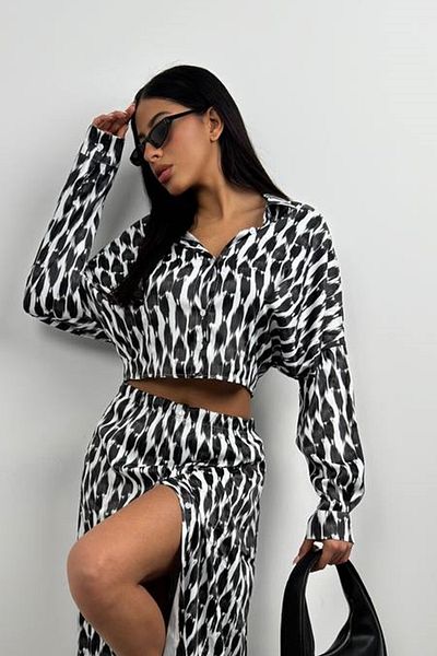 bayansepeti Cămașă crop cu model negru 24S18022