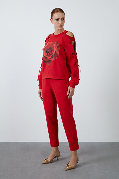 kı.we Gül Baskılı Kol Ve Omuz Pencere Şerit Bağlamalı Ve Havuç Pantolonlu Kırmızı Eşofman Takım