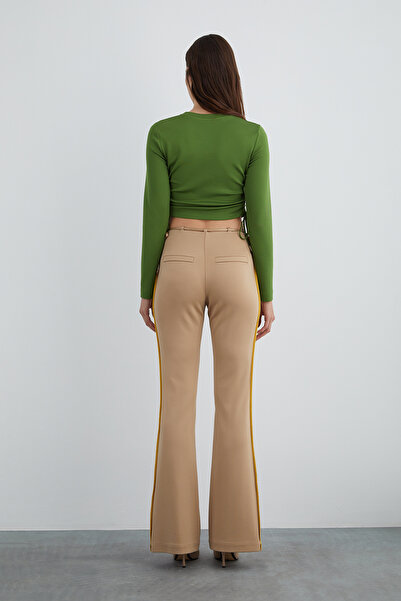 GIZIA SPORT Beli Bağlama Detaylı Ön Paça Yırtmaçlı Bej Flare Pantolon