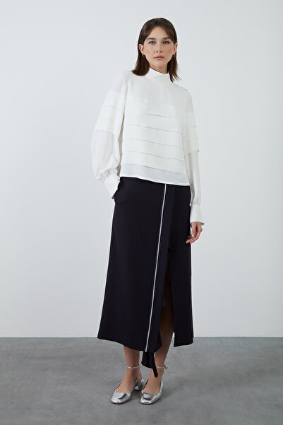 GİZİA Omuzdan Düğme Detaylı Kat Kat Dik Yaka Ekru Bluz