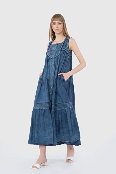 GİZİA Dikiş Detaylı Önden Düğmeli Büzgülü Uzun Mavi Jean Elbise