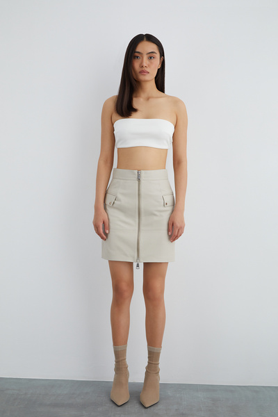 GİZİA Cep Kapak Detaylı Önden Fermuarlı Bej Deri Etek