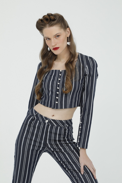 kı.we Düğme Detaylı Çizgili Kumaş Lacivert Crop Bluz