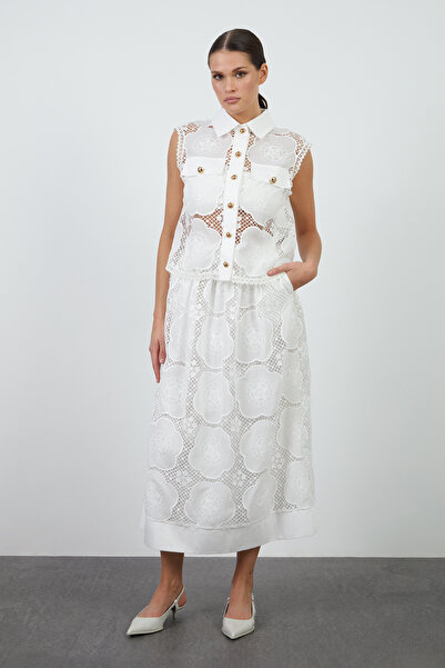 GİZİA Gold Düğme Detaylı Transparan Sıfır Kol Beyaz Bluz