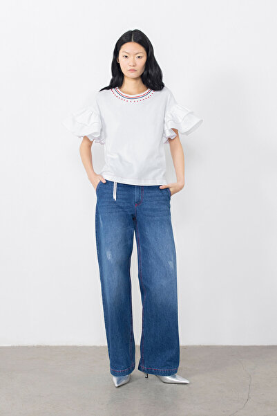 GİZİA Kırmızı Dikiş Detaylı Fırfır Kollu Yakası Işlemeli Ribana Yaka Beyaz Ts...