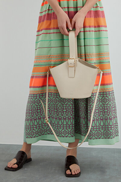 GİZİA Gold Toka Detaylı Ayarlanabilir Saplı Üçgen Form Bej Deri Çanta