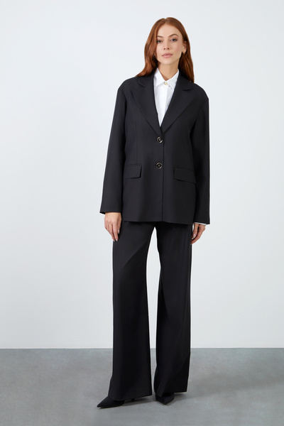 GİZİA Mono Kapamalı Aksesuar Detaylı Palazzo Pantolonlu Siyah Takım