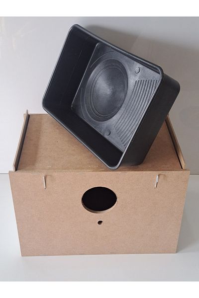 M&H Double Door Sultan Parrot Nest with Plastic Fountain Included