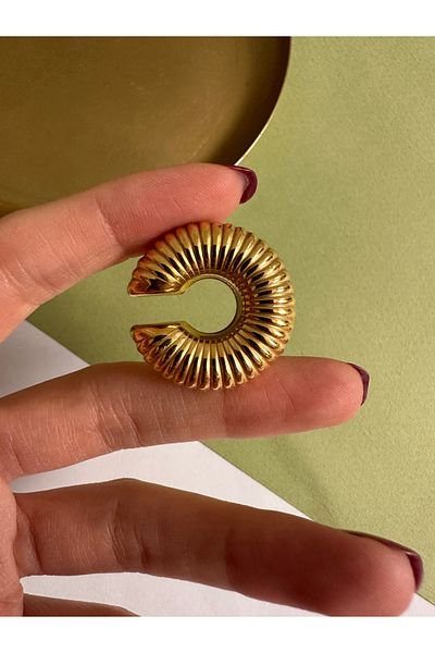 ringbox Gold Serrated Curved Cartilage Earring Earcuff