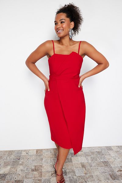 Trendyol Curve Plus Size Red Midi Φόρεμα - Ρυθμιζόμενο λουράκι TBBSS22AH00039