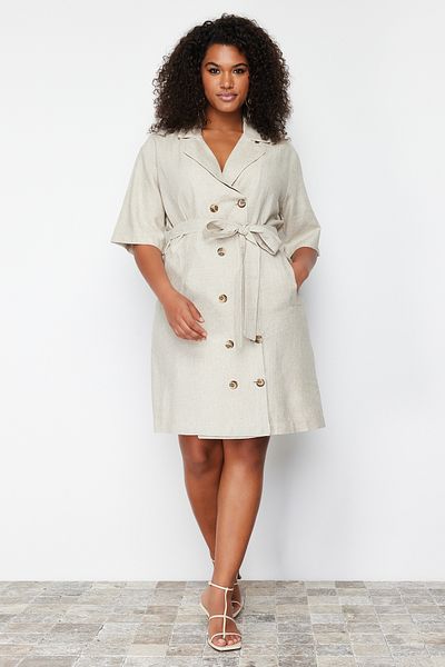 Trendyol Curve Beigefarbenes Kleid aus gewebter Jacke mit zweireihigem Verschluss und Leinenmischung TBBSS24AH00068