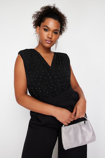 Trendyol Curve Detaillierter Strick-Body in Schwarz mit Steinmotiv TBSSS24CS00000