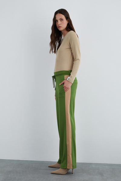 GIZIA SPORT Beli Sabit Bağcık Detaylı Yanları Şeritli Pantolon