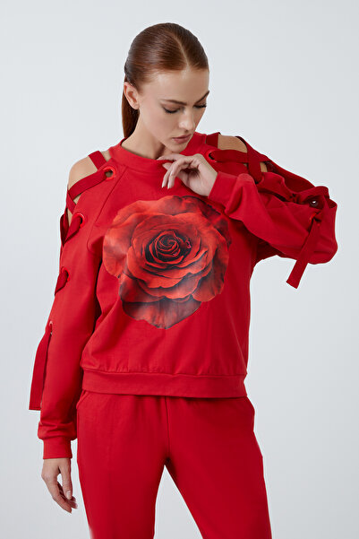 kı.we Gül Baskılı Kol Ve Omuz Pencere Şerit Bağlamalı Ve Havuç Pantolonlu Kırmızı Eşofman Takım