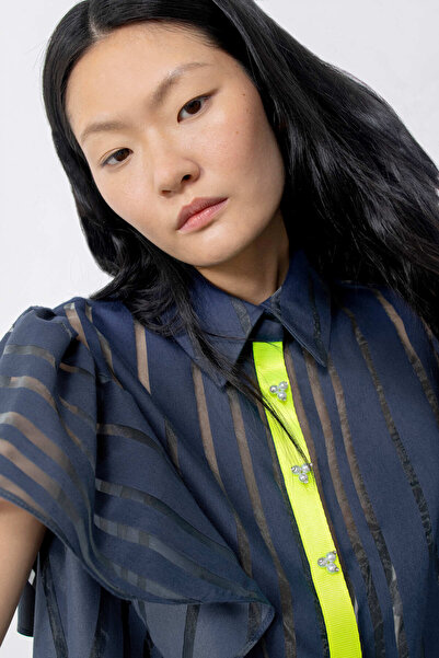 GİZİA Volan Kollu ve İnci İşlemeli Lacivert Gömlek