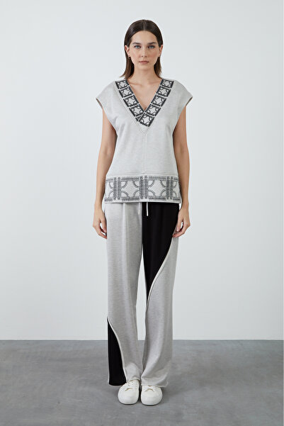 Manimani Nakış Detaylı Gri Süveter