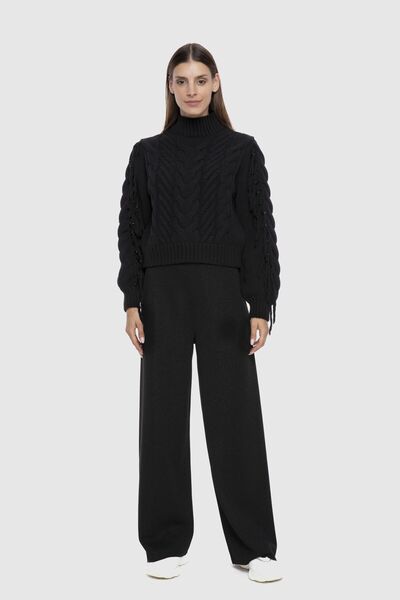 GİZİA Işleme Püskül Detaylı Yarım Balıkçı Yaka Siyah Crop Kazak