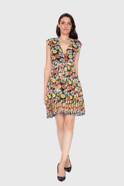 kı.we Çiçek Desenli Kuşaklı Pileli Siyah Mini Elbise