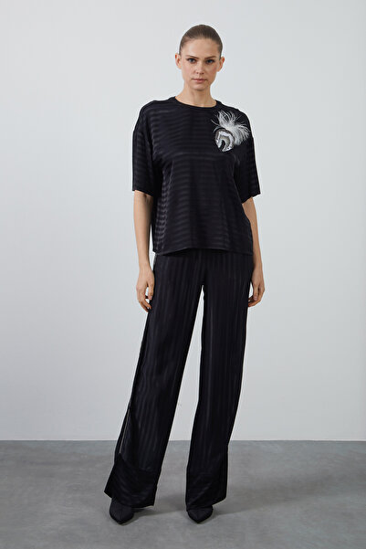 GİZİA Tüylü Nakış Detaylı Siyah Basic Tshırt