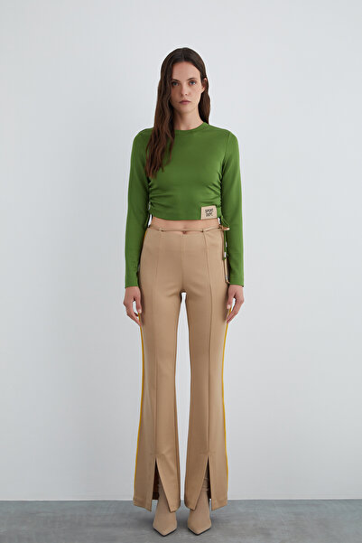 GIZIA SPORT Beli Bağlama Detaylı Ön Paça Yırtmaçlı Bej Flare Pantolon