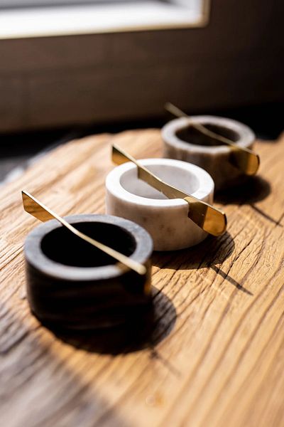 Warm Design وعاء رخامي بشفرة معدنية