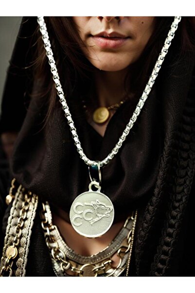 whocares Women's Necklace with Chain Gray Wolf Symbol Quality and Stylish Silver Color