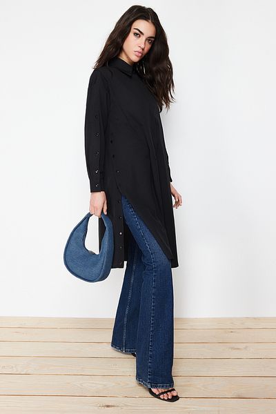 Trendyol Modest Dlouhá tkaná košile s černým knoflíkem TCTSS24TG00053