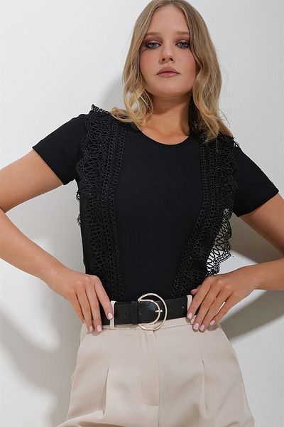 Trend Alaçatı Stili Woman's Black Crew Neck Guipure Detailed Blouse ALC-X11581