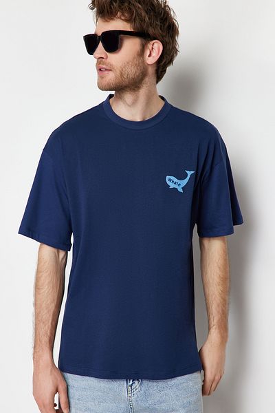 Trendyol Collection Sötétkék hímzett túlméretes póló - 100% pamut TMNSS24TS00040