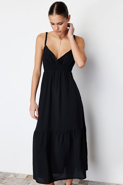 Trendyol Collection Schwarzes Midi-Webkleid mit Trägern und Taillenöffnung TWOSS24EL00340