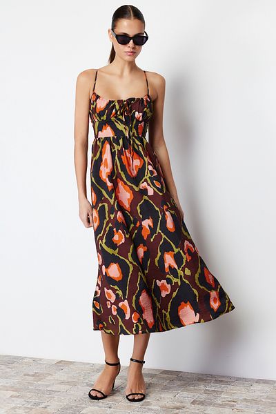 Trendyol Collection Hnědé květinové maxi tkané šaty bez zad TWOSS24EL00237