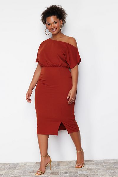 Trendyol Curve Rotes One-Shoulder-Midi-Strickkleid TBSSS24AH00083