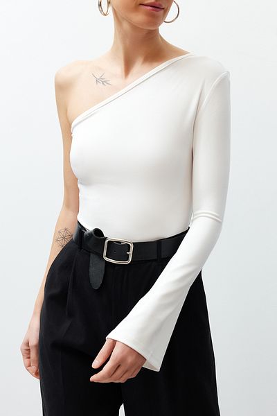 Edit by Trendyol Біла блузка на одне плече Orme TEDSS24BZ00000