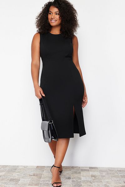 Trendyol Curve Schwarzes Midi-Strickkleid aus 100 % Baumwolle mit Schlitzdetail in Übergröße TBBSS24AH00003