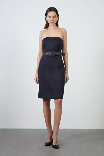 GİZİA Arkası Yırtmaçlı Beli Deri Kemerli Straplez Kısa Lacivert Elbise