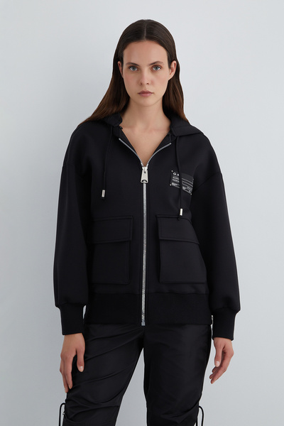 GIZIA SPORT Arkası Nakış Detaylı Çıkarılabilir Seyyar Kapüşonlu Siyah Sweatshırt