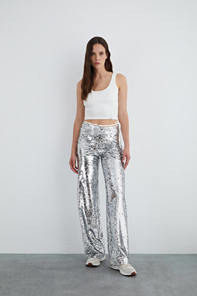 GİZİA Etek Ucu Etiket Detaylı Kolsuz Kısa Ekru Bluz