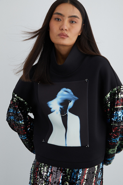 GİZİA Ön Beden Özel Pano Desenli Pul Payet Kol Detaylı Dik Yaka Tshırt