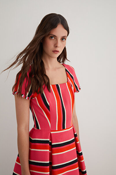 GİZİA Kolları Püskül Detaylı Dokulu Kumaş Pilili Elbise