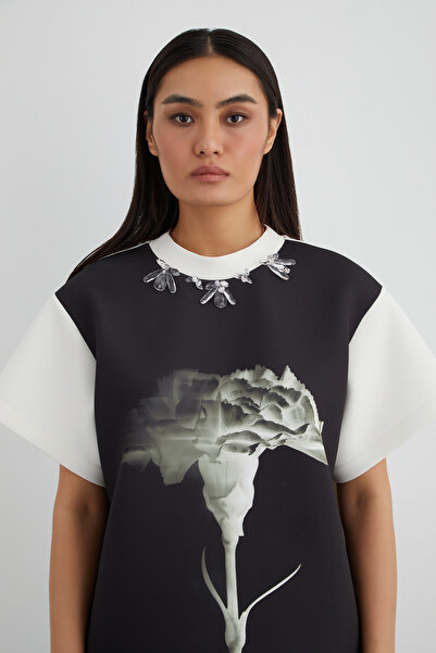 GİZİA Yakası İşlemeli Özel Desen Tshırt